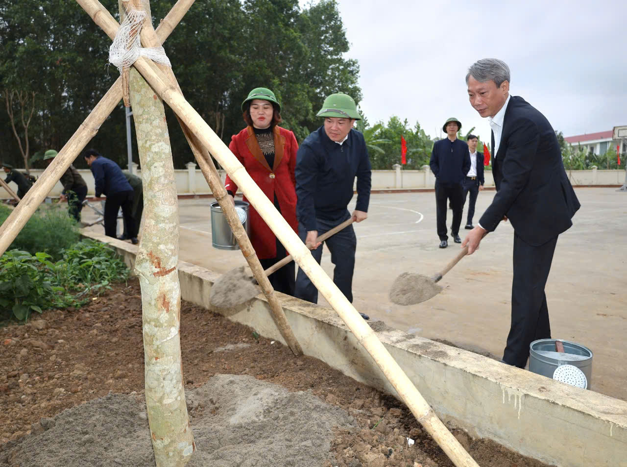 Tết trồng cây Xuân Ất Tỵ 2025 ở Ninh Bình: Hưởng ứng 1 tỷ cây xanh vì môi trường- Ảnh 3.