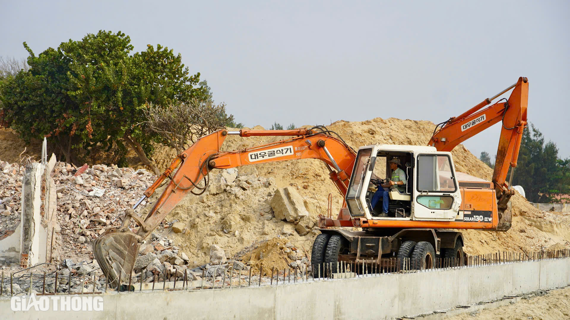 Các công trường lớn sôi động trở lại từ ngày mùng 6 Tết- Ảnh 9.