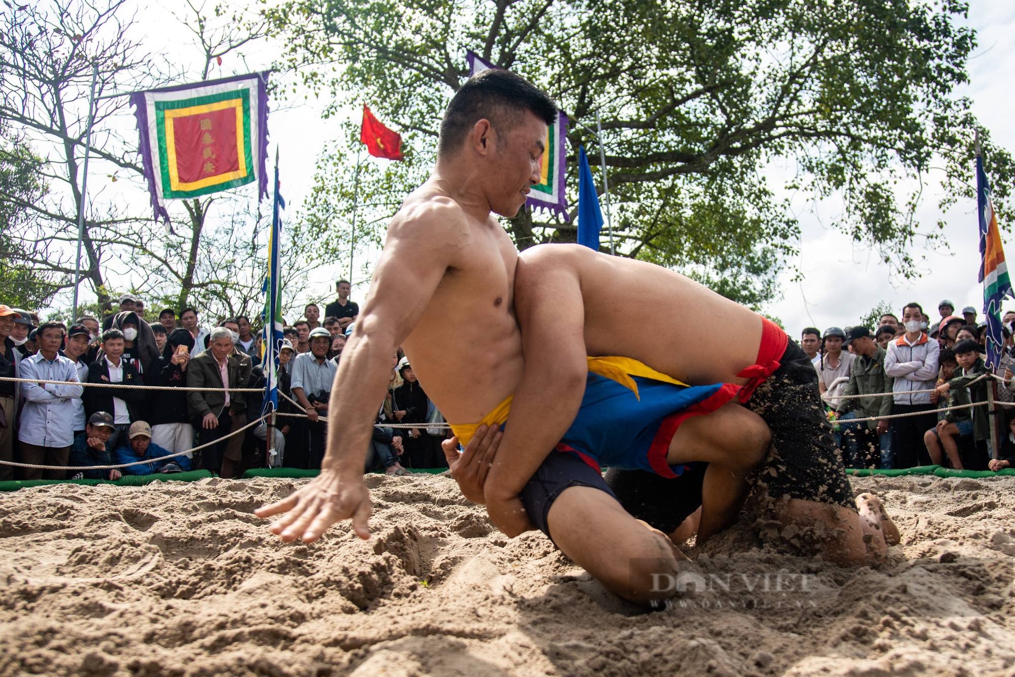 Tưng bừng hội vật có truyền thống hàng trăm năm ở Huế- Ảnh 14.