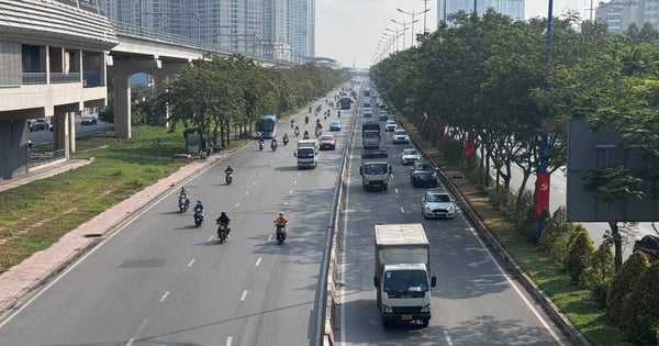 Les rues de Ho Chi Minh-Ville sont dégagées le premier jour où les gens retournent au travail après les vacances du Têt