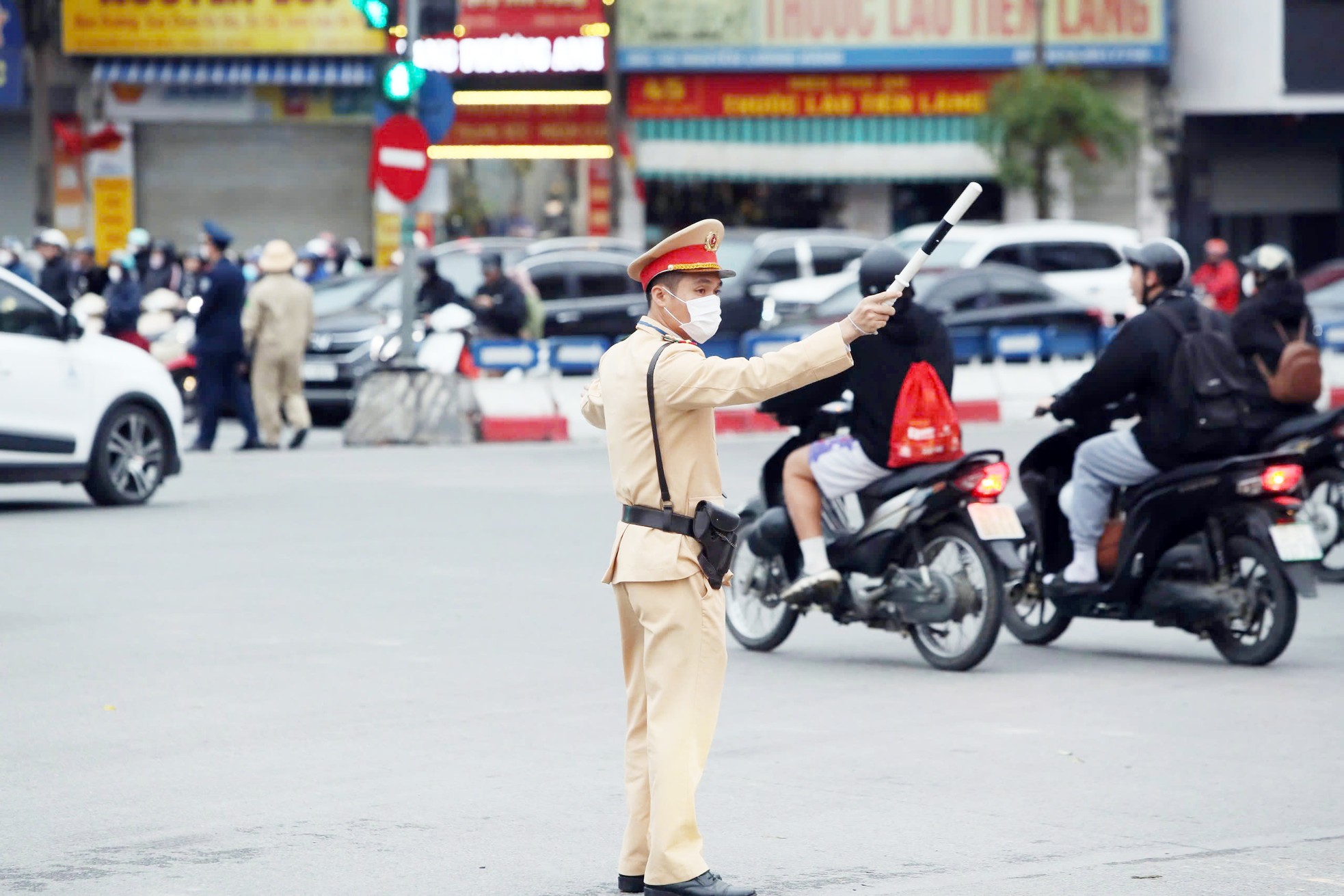 Nhiều tuyến đường thông thoáng trong ngày đầu đi làm ảnh 1