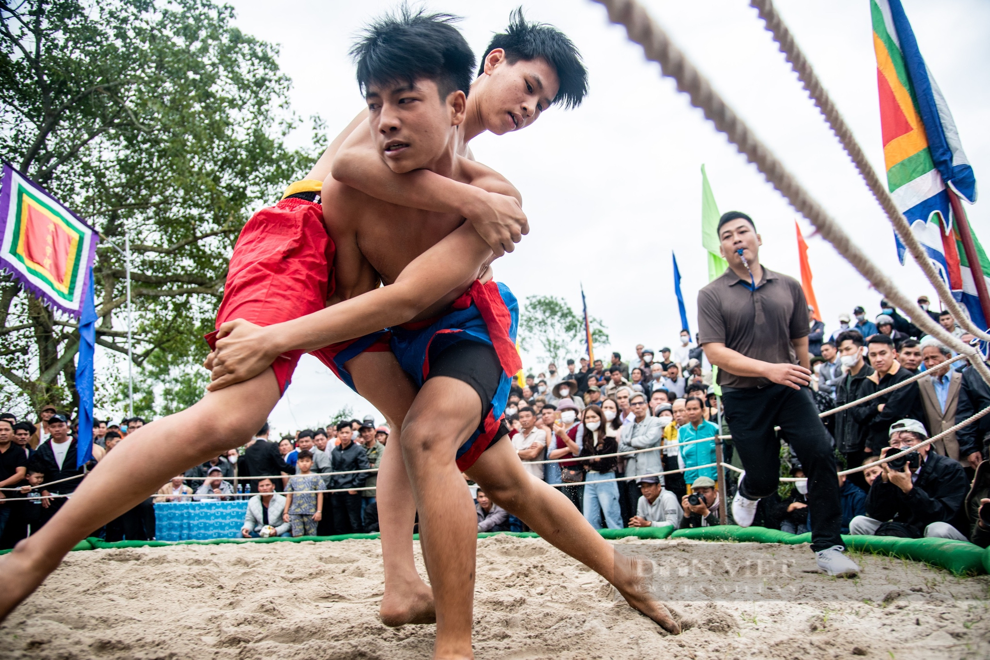 Tưng bừng hội vật có truyền thống hàng trăm năm ở Huế- Ảnh 8.