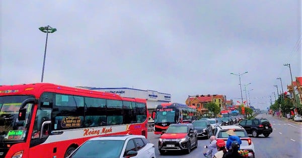 ¡El puente Gianh está atascado después del Tet!