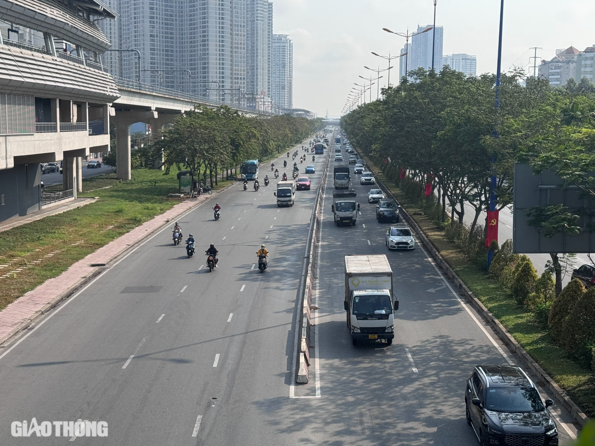 Đường phố TP.HCM thông thoáng trong ngày đầu tiên người dân đi làm sau kỳ nghỉ Tết- Ảnh 1.