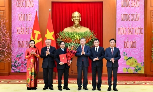 The Politburo appointed comrade Pham Minh Chinh to hold the position of Secretary of the Government Party Committee.