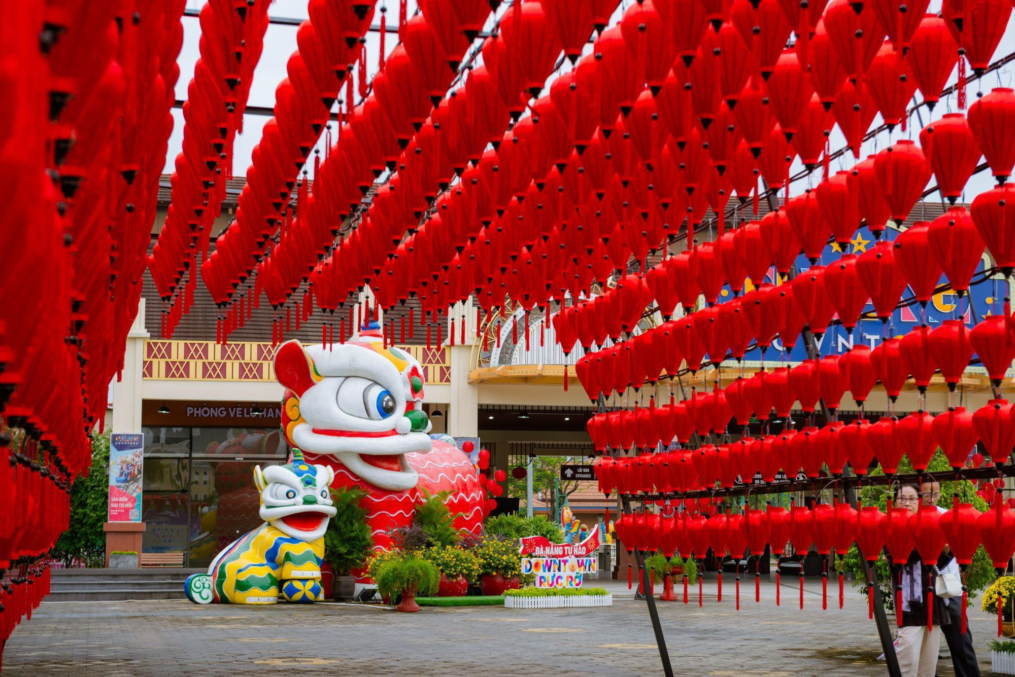 Hàng ngàn du khách du xuân tại “thánh địa giải trí” của Đà Nẵng - Ảnh 6.