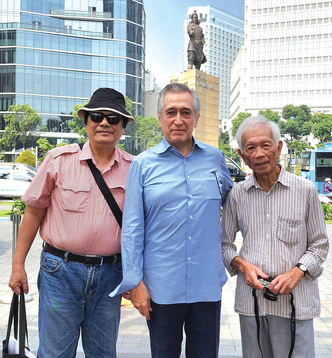 계승의 불꽃: 나무에는 뿌리가 있고, 사람에게는 야망이 있다