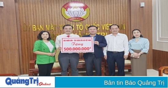 Nhan Dan Newspaper - Vietnam Oil and Gas Group donated 500 million VND to Quang Tri province to build Great Solidarity houses