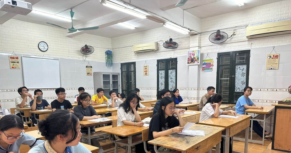 Estudiantes aceleran revisión del examen de ingreso al décimo grado después del feriado del Tet