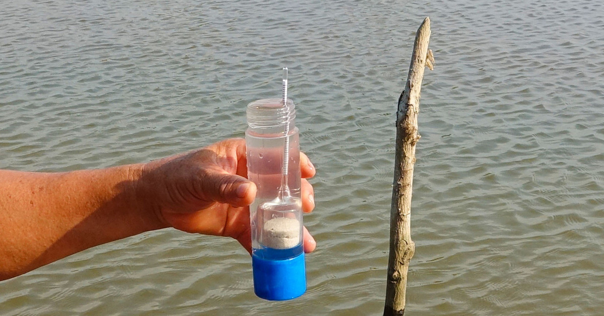 Los criadores de camarones en los campos de arroz de Kien Giang hacen muchas cosas para evitar la intrusión de agua salada