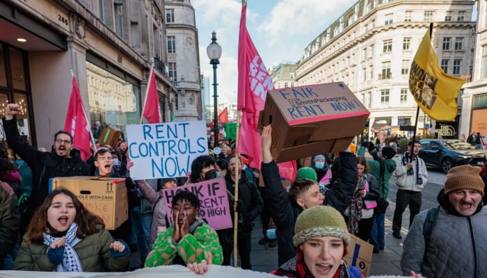 住宅価格の高騰によりロンドン住民は廃墟となった教会や学校を一時的に借りざるを得ない