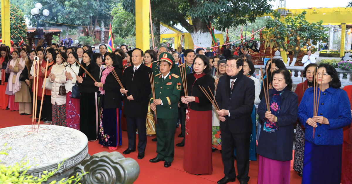 La vicepresidenta Vo Thi Anh Xuan asiste al Festival del Templo Hai Ba Trung