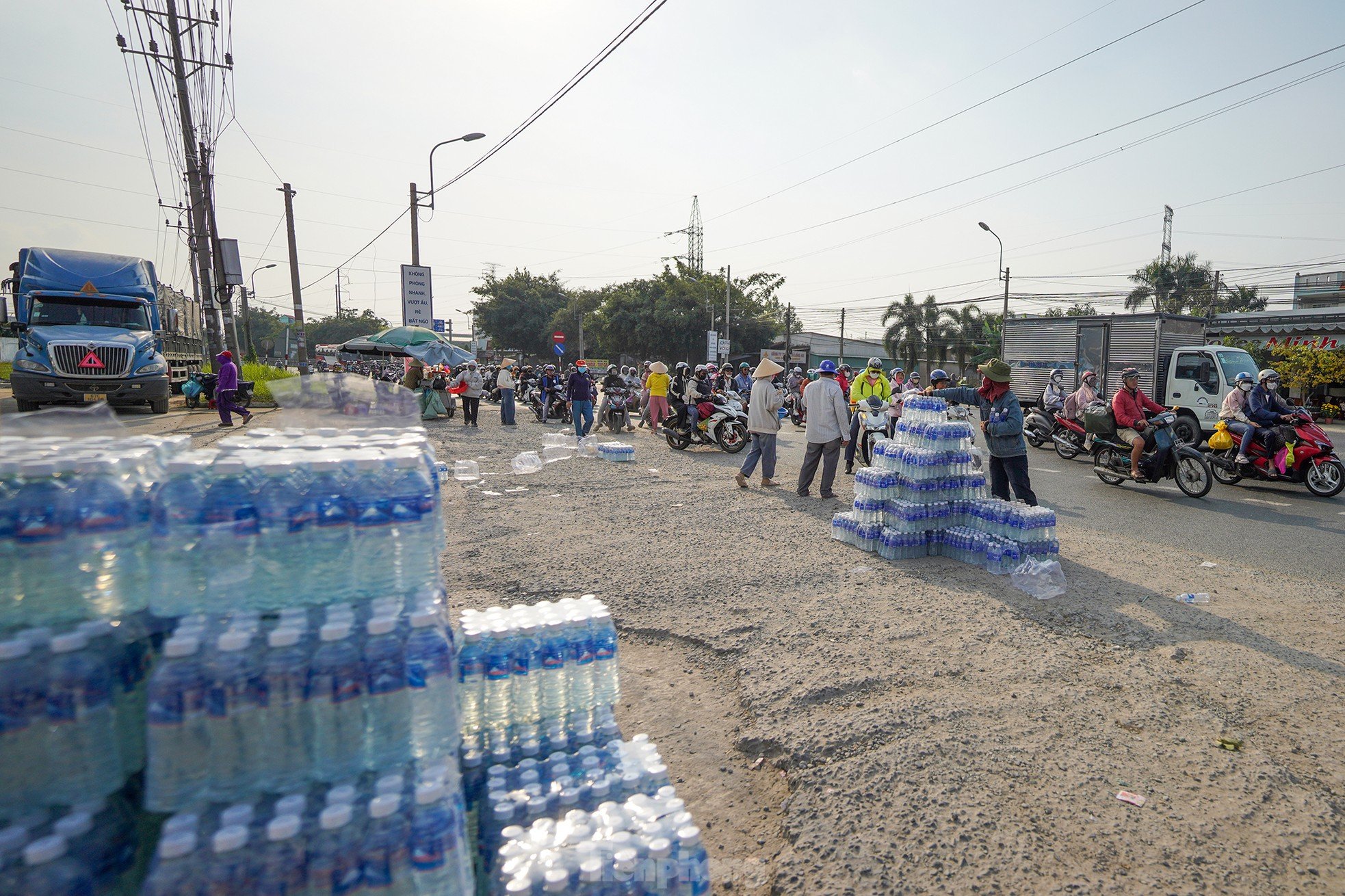 Des cadeaux réconfortants pour les personnes qui reviennent à Ho Chi Minh-Ville pour gagner leur vie photo 4