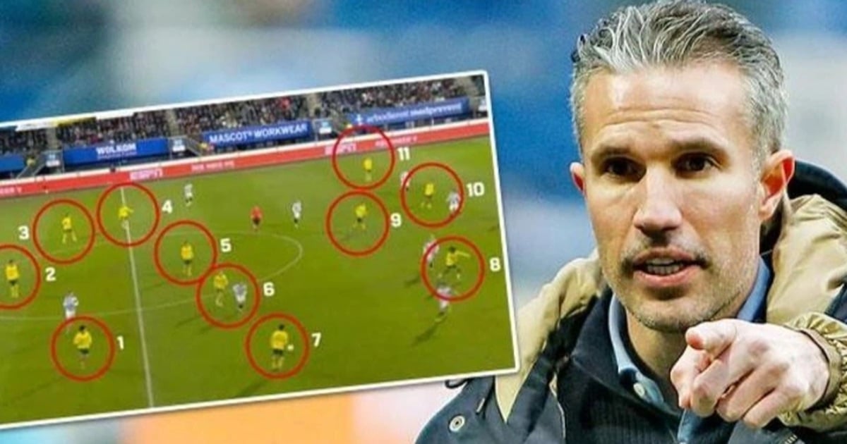 Coach Van Persie was furious after an unbelievable incident.