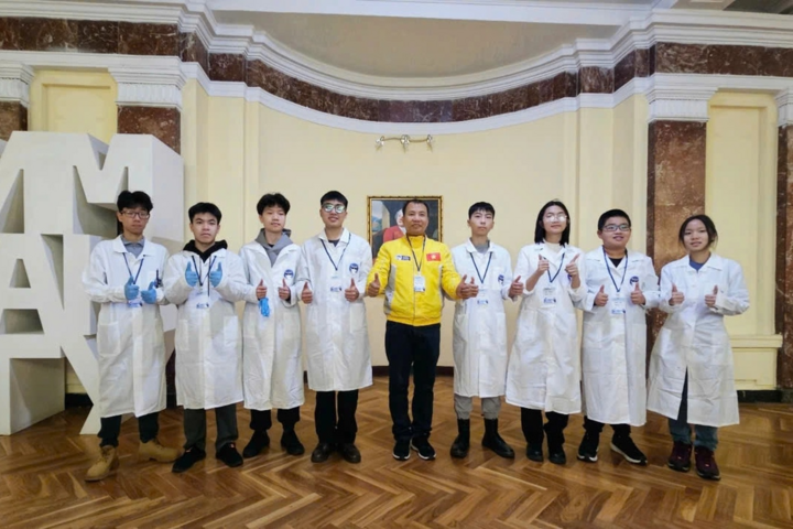 El equipo de estudiantes vietnamitas participó en la ronda final de la Olimpiada Internacional de Proyectos de Química 2025. (Foto: Sociedad Química de Vietnam)