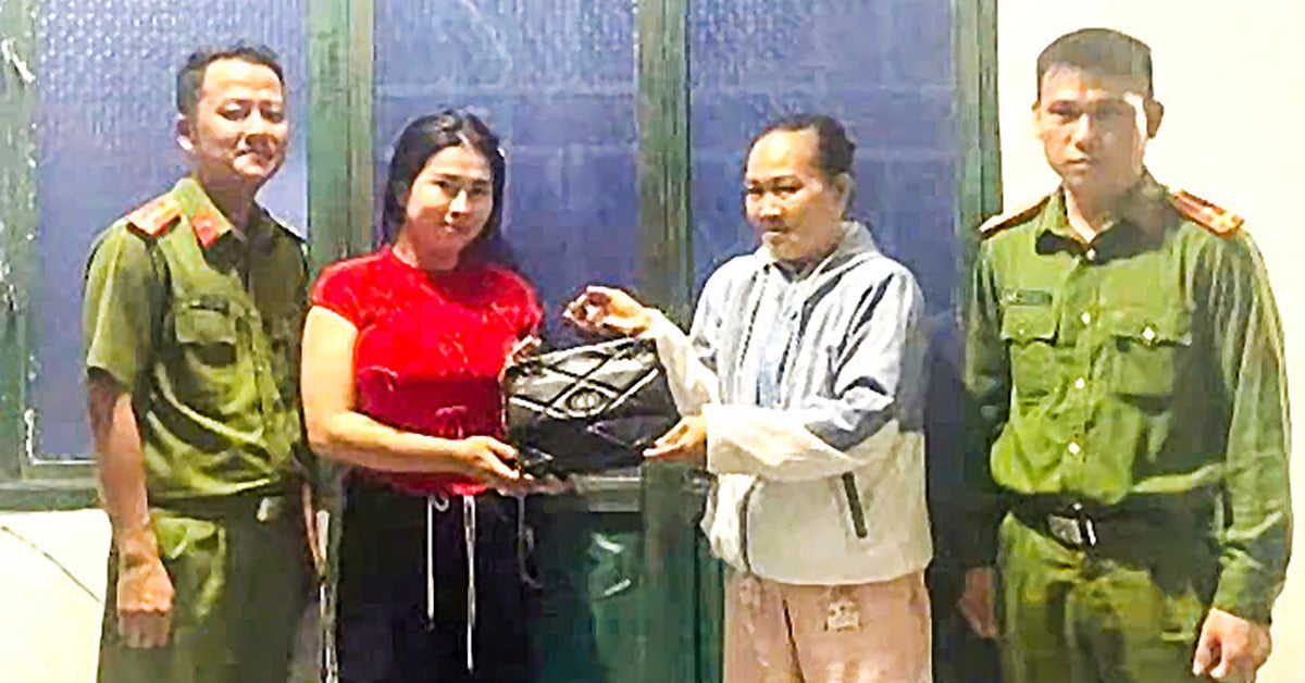 Woman found a wallet with more than 400 million, handed it over to the police to return to the owner.