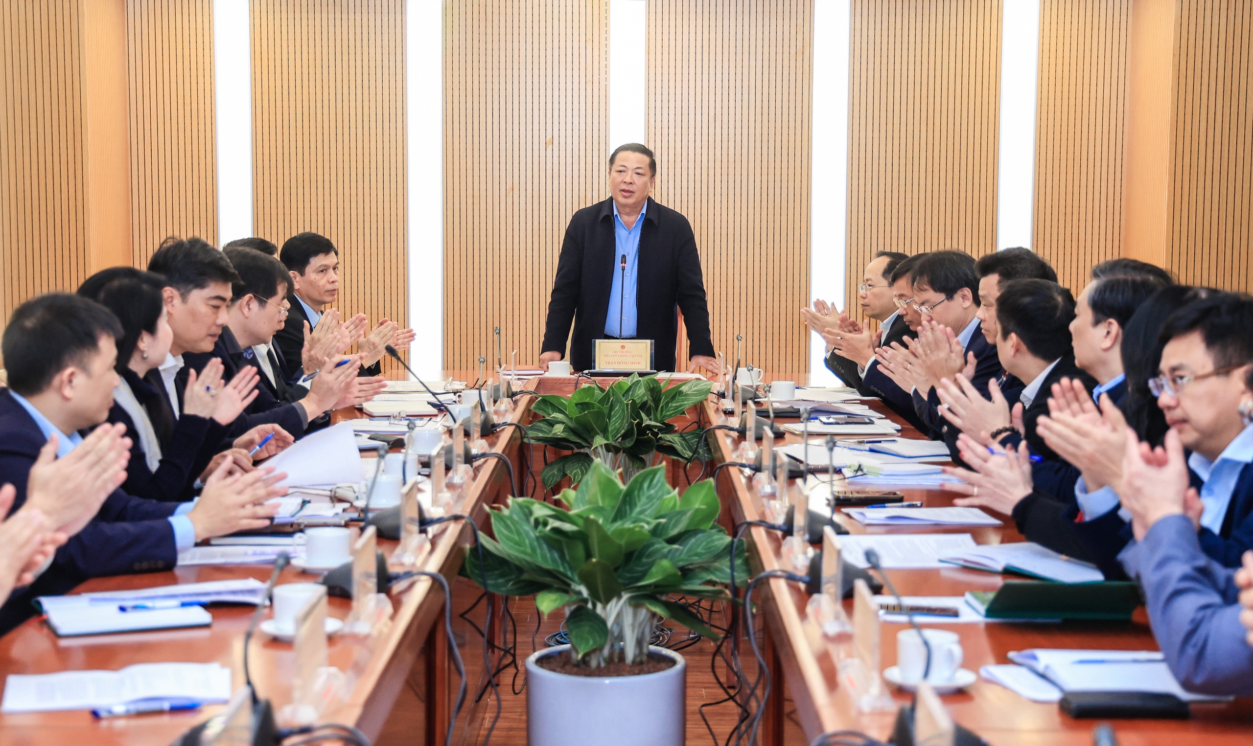 Bộ trưởng Trần Hồng Minh: Không chờ một khối cát mà kéo dài thời gian xử lý đất yếu- Ảnh 2.