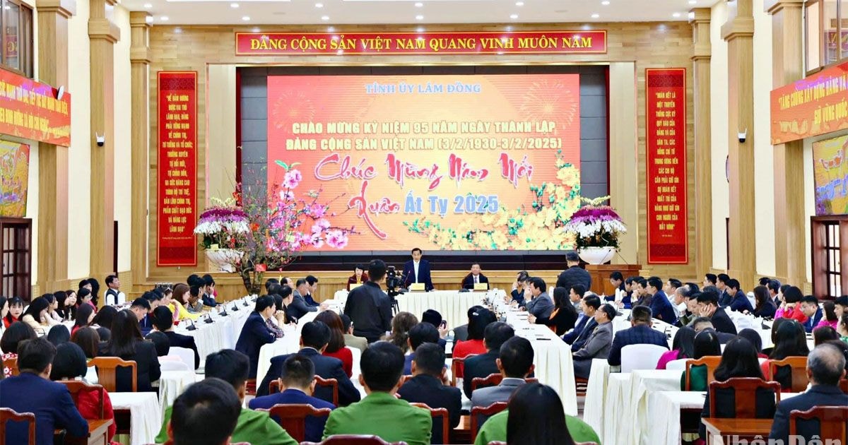 Lam Dong Provincial Party Committee thoroughly grasps the content of the article "Radiant Vietnam" by General...