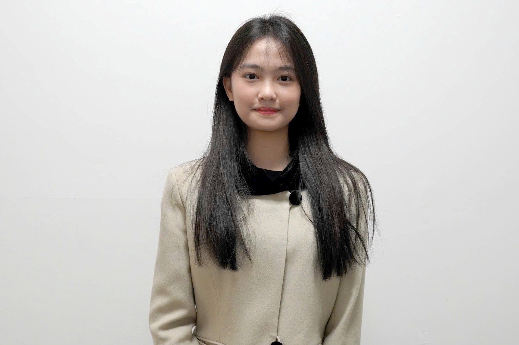 Hanoi female student knows 3 foreign languages, passed elite university in America