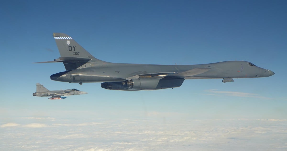 US sends bombers to patrol the East Sea, China reacts