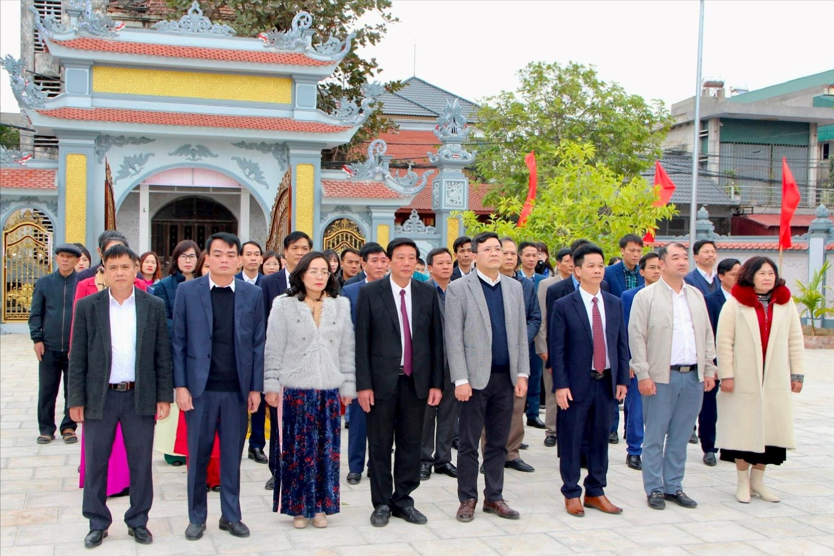 Räucherstäbchen zum Gedenken an die revolutionären Vorgänger in Thanh Mien, Gia Loc