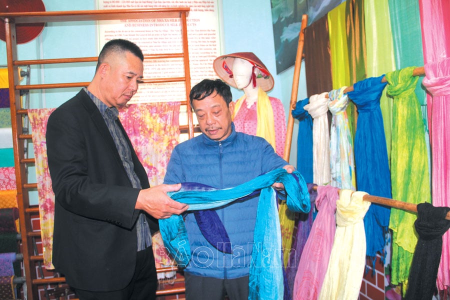 Nha Xa Silk Weaves Dreams Far Away