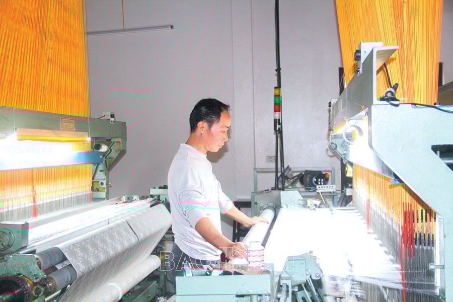 Nha Xa Silk Weaves Dreams Far Away