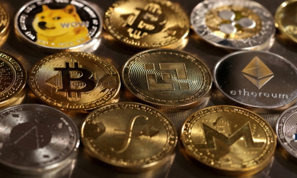 Bitcoin rớt giá mạnh do lo ngại lệnh áp thuế của ông Trump