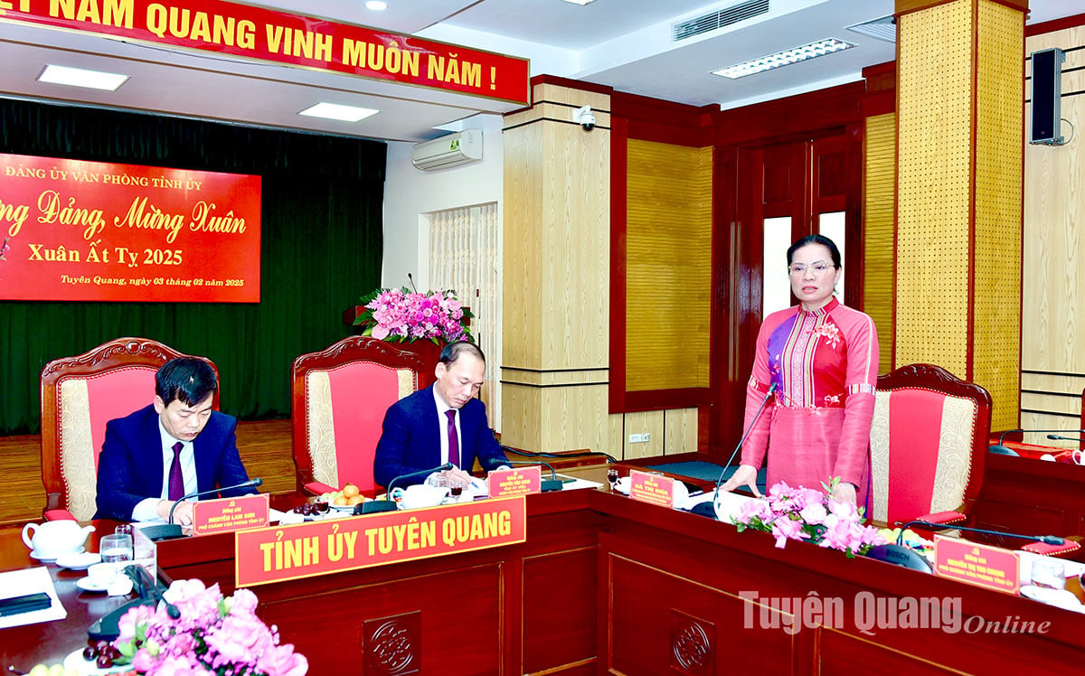 Standing Committee of Tuyen Quang Provincial Party Committee attended the first meeting of Spring At Ty 2025 with the Provincial Party Committee Office