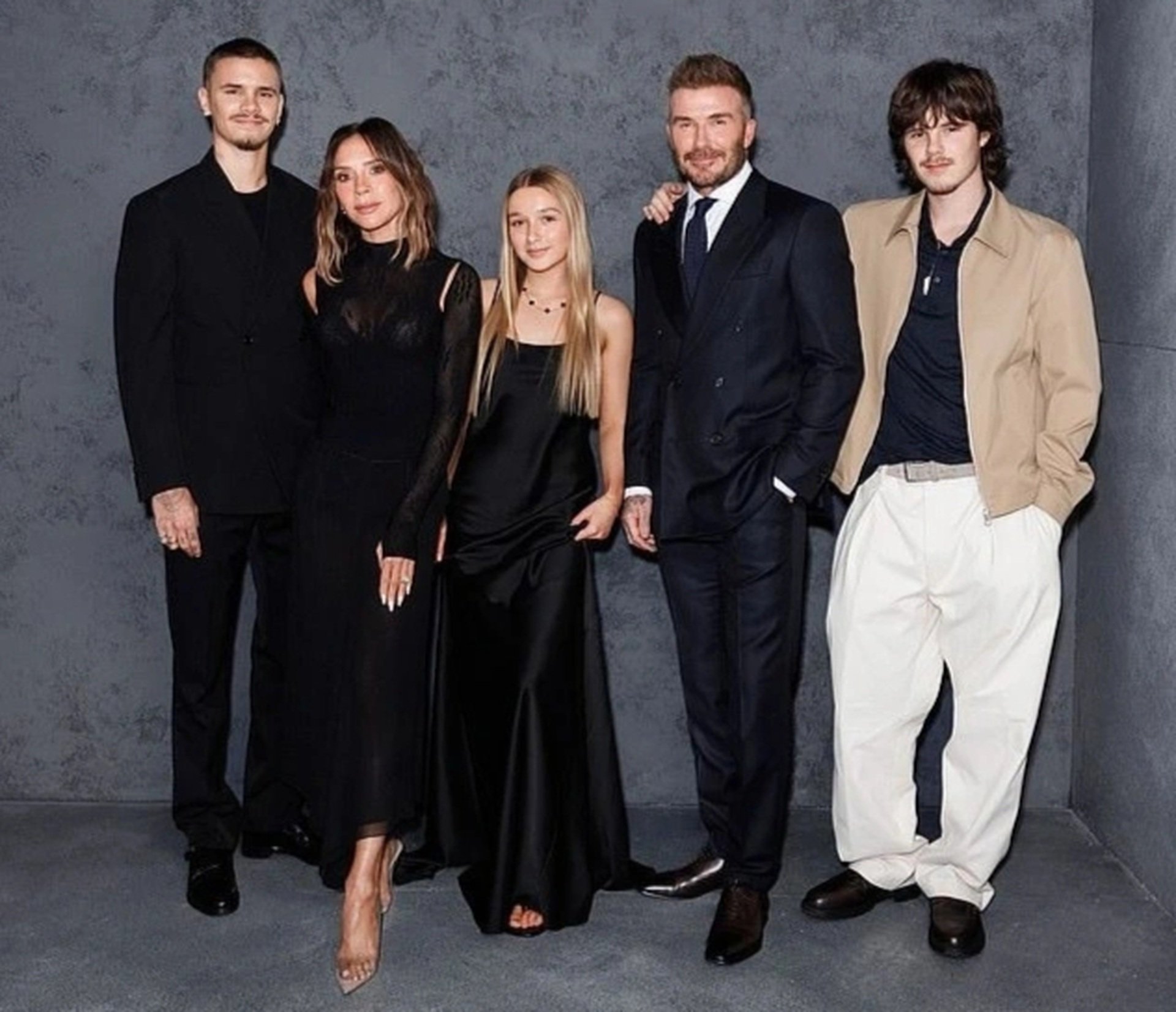 Phụ huynh thấy được gì từ việc con gái Beckham từ chối nụ hôn môi của cha? - 7