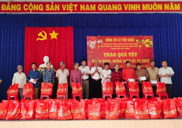 Over 1.48 million poor and near-poor households received Tet gifts with a total value of over 786 billion VND.