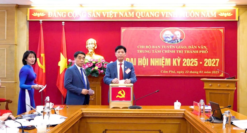 Đại hội Chi bộ Ban Tuyên giáo, Dân vận, Trung tâm Chính trị TP Cẩm Phả nhiệm kỳ 2025-2027. Ảnh: Vũ Hiền