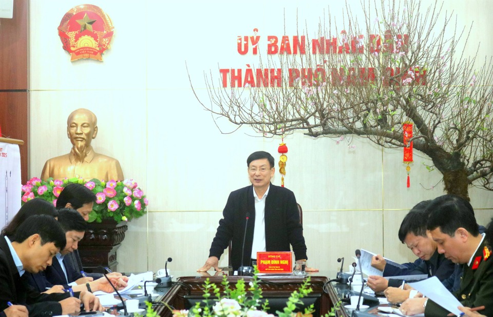 Comrade Pham Dinh Nghi, Deputy Secretary of the Provincial Party Committee, Chairman of the Provincial People's Committee chaired the conference. Photo: Pham Phuong