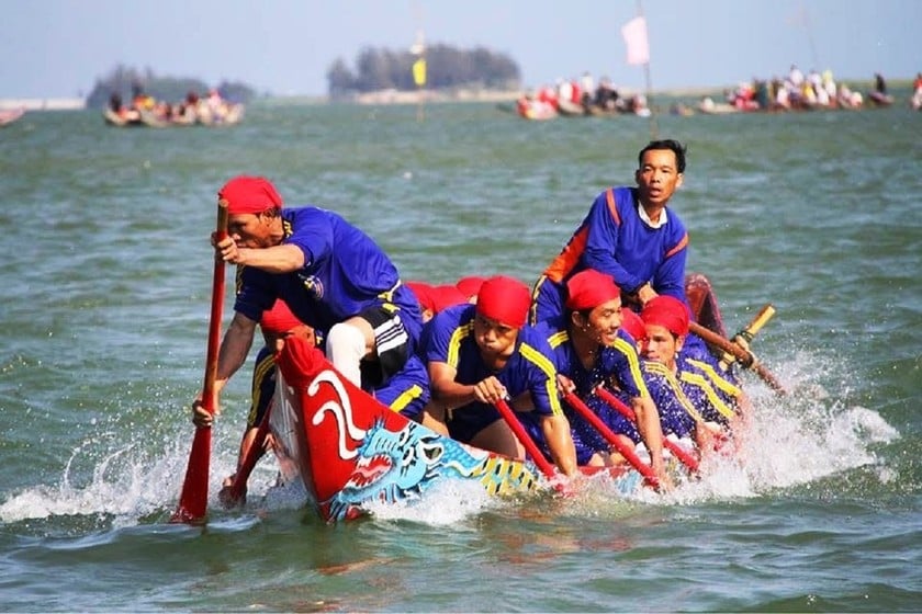 Les courses de bateaux sur la rivière Tra Khuc deviennent un patrimoine