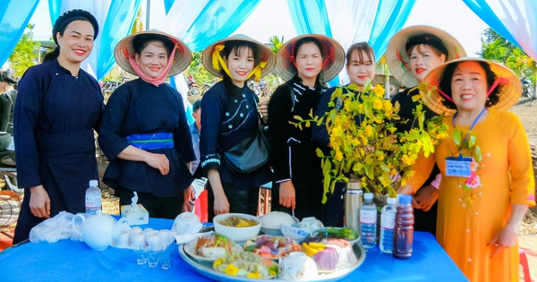 What festival is there in this commune of Dak Lak that all the most beautiful girls appear?