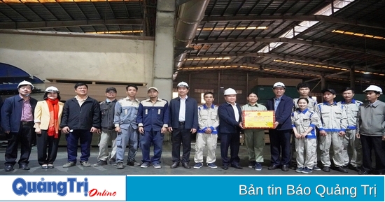 Quang Tri provincial leaders inspect the production situation at the beginning of the new year in Gio Linh district.