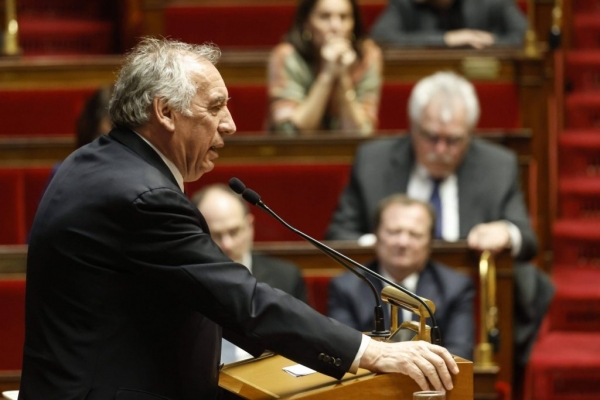 Le Premier ministre français utilise une « astuce unique » pour contourner le Parlement, qu'est-ce qui le rend sûr qu'il ne sera pas limogé ?