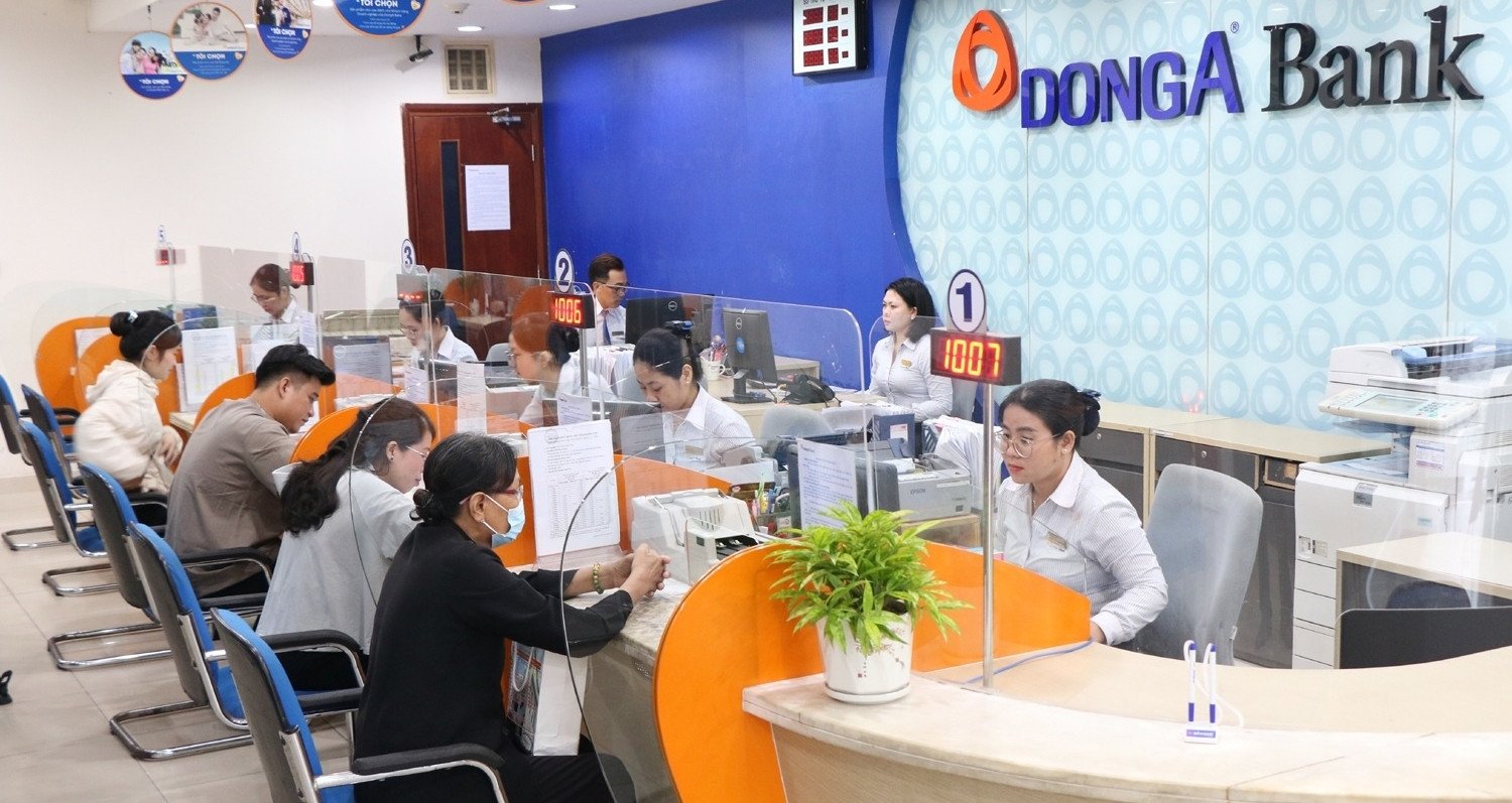 ธนาคาร DongA มอบเงินนำโชคให้กับลูกค้าเกือบ 6 พันล้านดอง