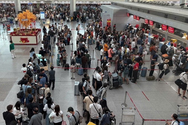 Tan Son Nhat Airport welcomes record number of passengers on 5th day of Tet