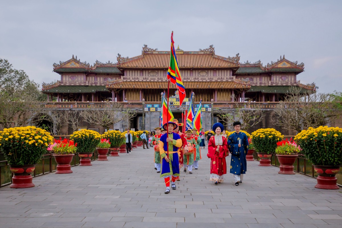 Reenacting many unique rituals, cultural and artistic activities at Hue Imperial City