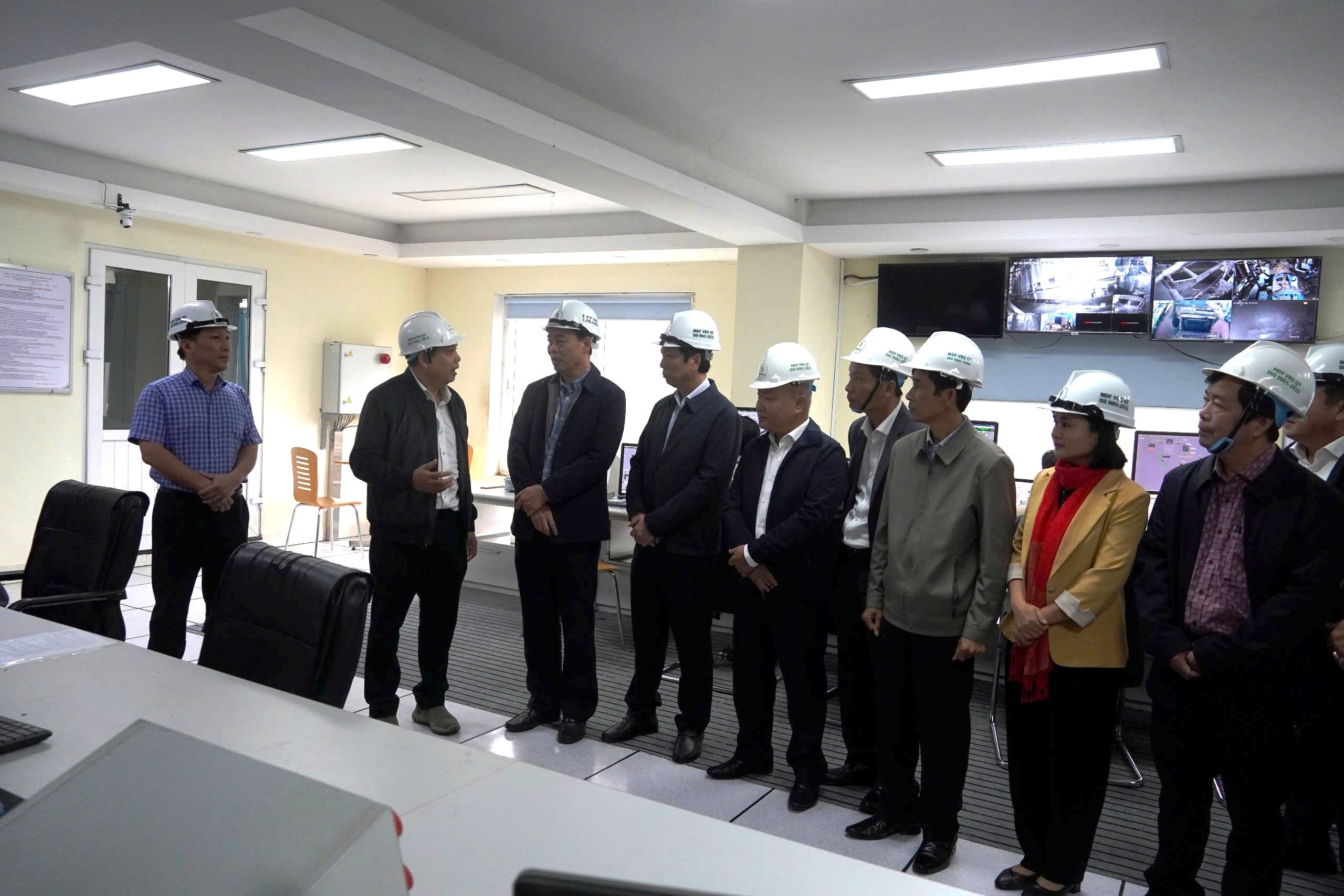 Los líderes provinciales de Quang Tri inspeccionan la situación de la producción a principios del nuevo año en el distrito de Gio Linh.