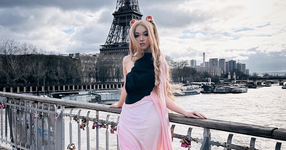 Siêu mẫu Việt Jessica Minh Anh biến hóa trên sàn diễn Tuần lễ Thời trang Paris