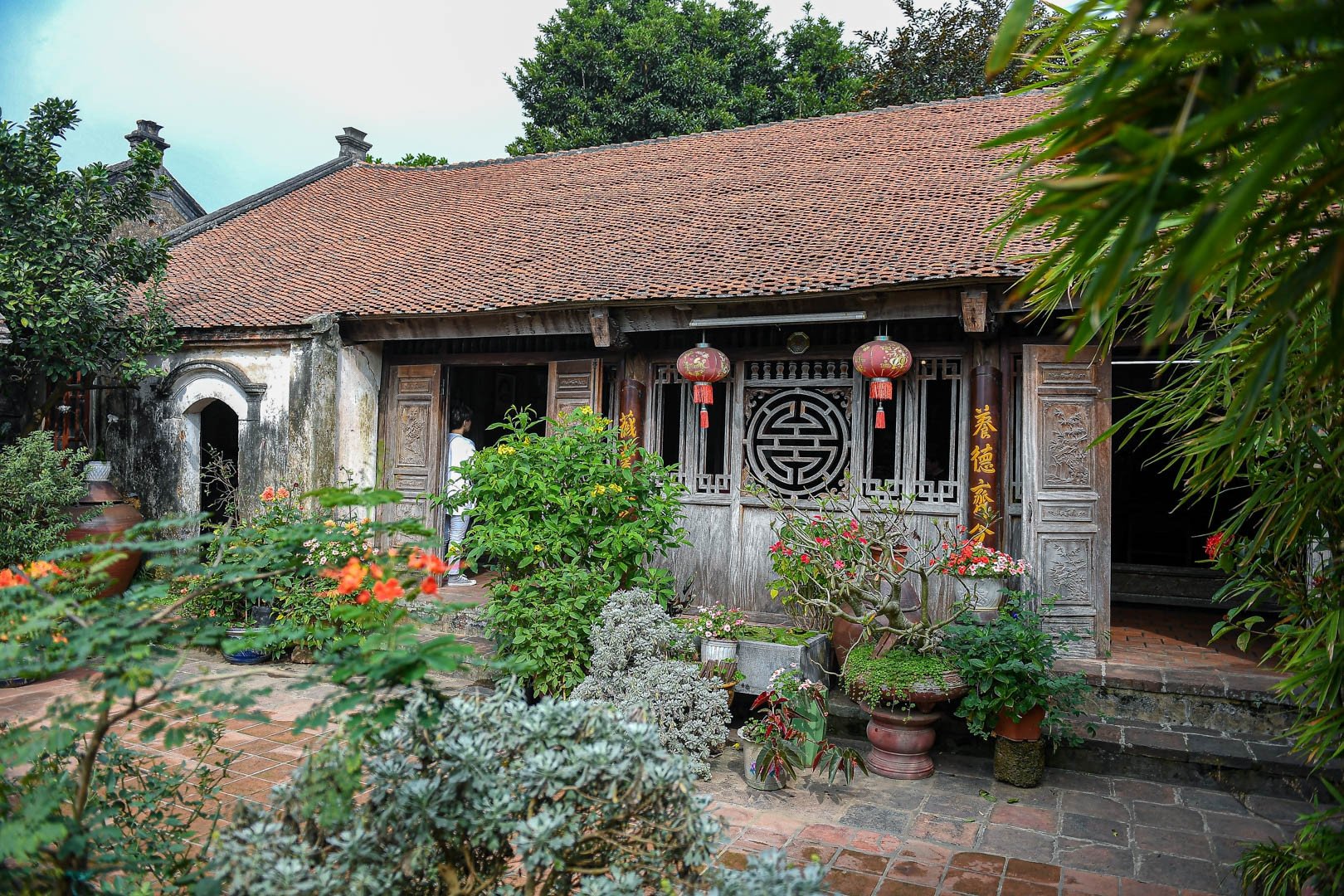 'Time travel' to visit a 300-year-old house with unique architecture in the suburbs of Hanoi