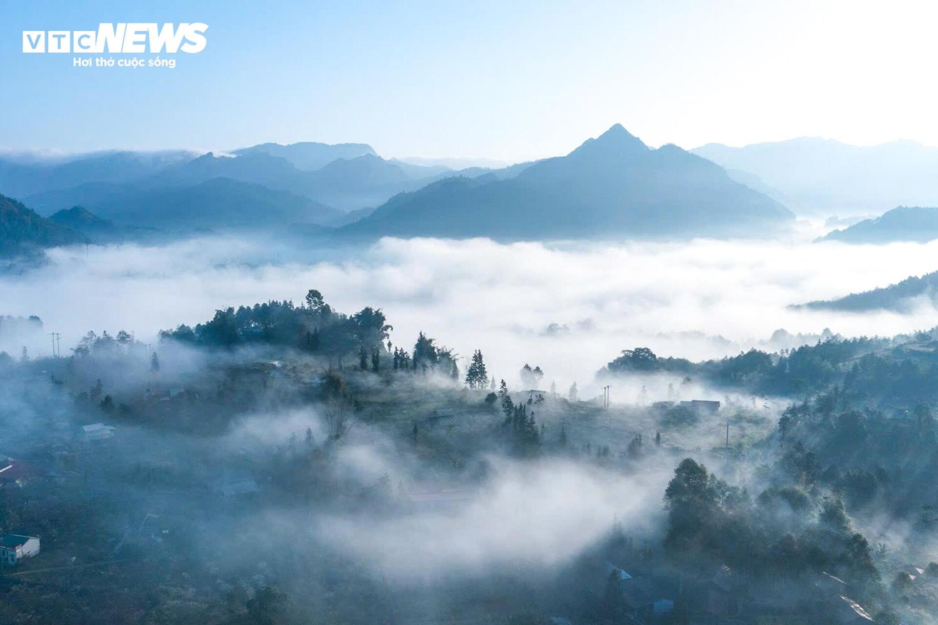 Go to Bac Ha plateau to see the magical sea of ​​white clouds