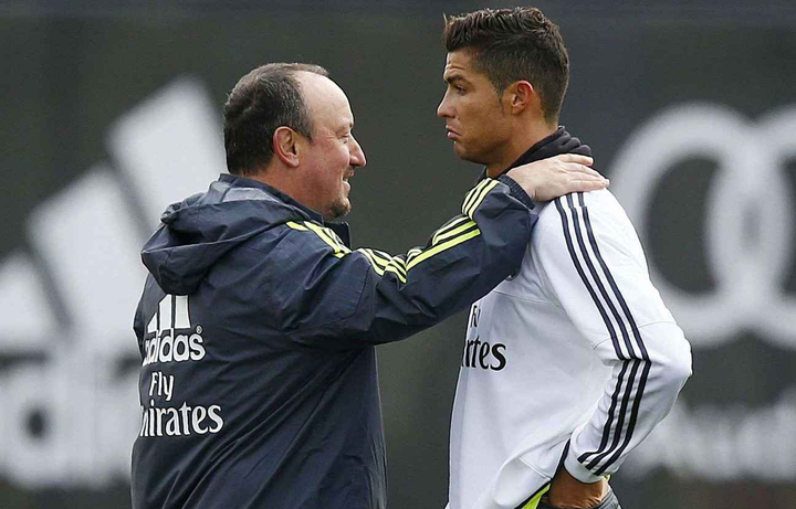 Rafael Benitez (Real Madrid): Đứng sau Erik ten Hag chắc chắn là Benitez. Nhà cầm quân người Tây Ban Nha mâu thuẫn với Ronaldo ngay khi chuyển đến vào năm 2015. Truyền thông Tây Ban Nha cho biết CR7 không thích cách làm việc và quan điểm chiến thuật của thầy mới.