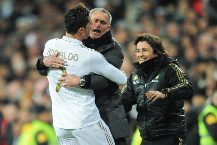 Mourinho không dùng Ronaldo ở 3 trận trong 6 vòng đấu cuối cùng của La Liga. Nhà cầm quân người Bồ Đào Nha nói trong một buổi phỏng vấn rằng "Ronaldo nghĩ cậu ta biết mọi thứ".