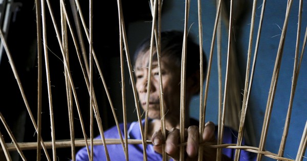 Preserving the traditional cradle weaving craft of Hue