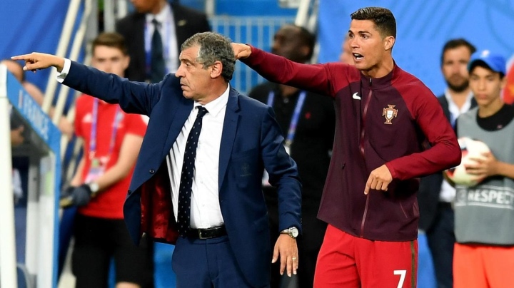 Fernando Santos (Bồ Đào Nha): Nhà cầm quân sinh năm 1954 gây sốc khi tước suất đá chính của Ronaldo sau khi vượt qua vòng bảng World Cup 2022. CR7 chỉ vào sân từ ghế dự bị trong trận thắng Thụy Sỹ vòng 1/8 và thua Morocco ở tứ kết.