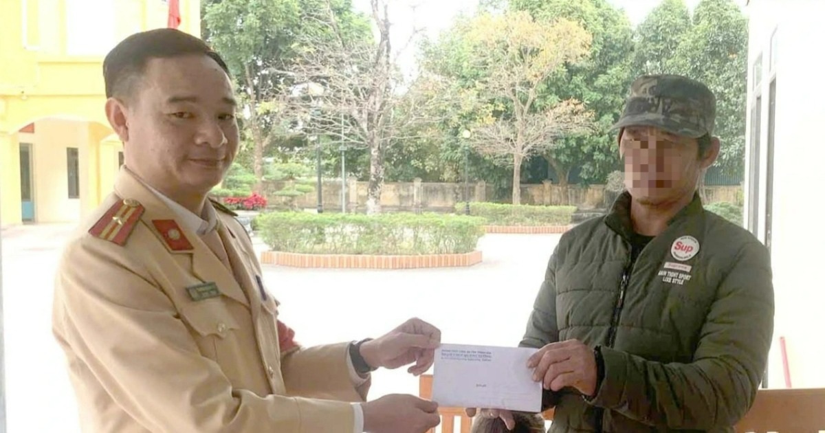 Family from Kien Giang went to Hanoi to work but got "skipped" their job and got help from traffic police