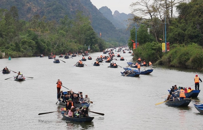 Le billet électronique pour visiter le festival de la pagode Huong comprend à la fois un billet touristique et un billet de bateau